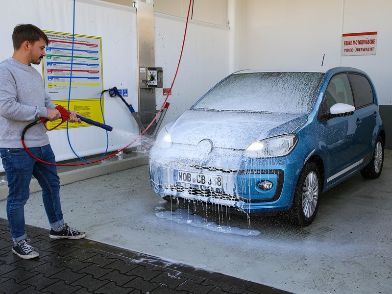 Bild auto-von-saharastaub-in-SB-Waschbox-befreien.jpg